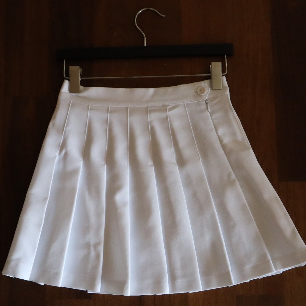 American Apparel - White Pleated Tennis Skirt